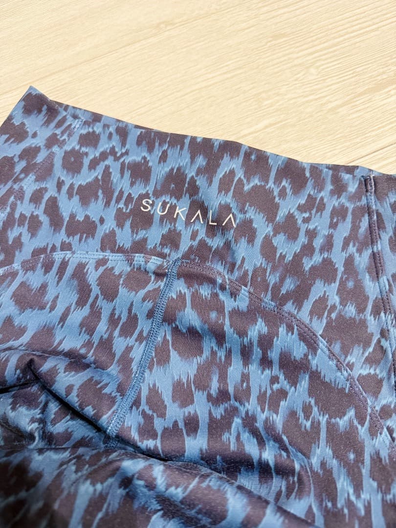 【美品】SUKALA レオパード柄 ヨガウェア 上下セット Sサイズ スカーラ