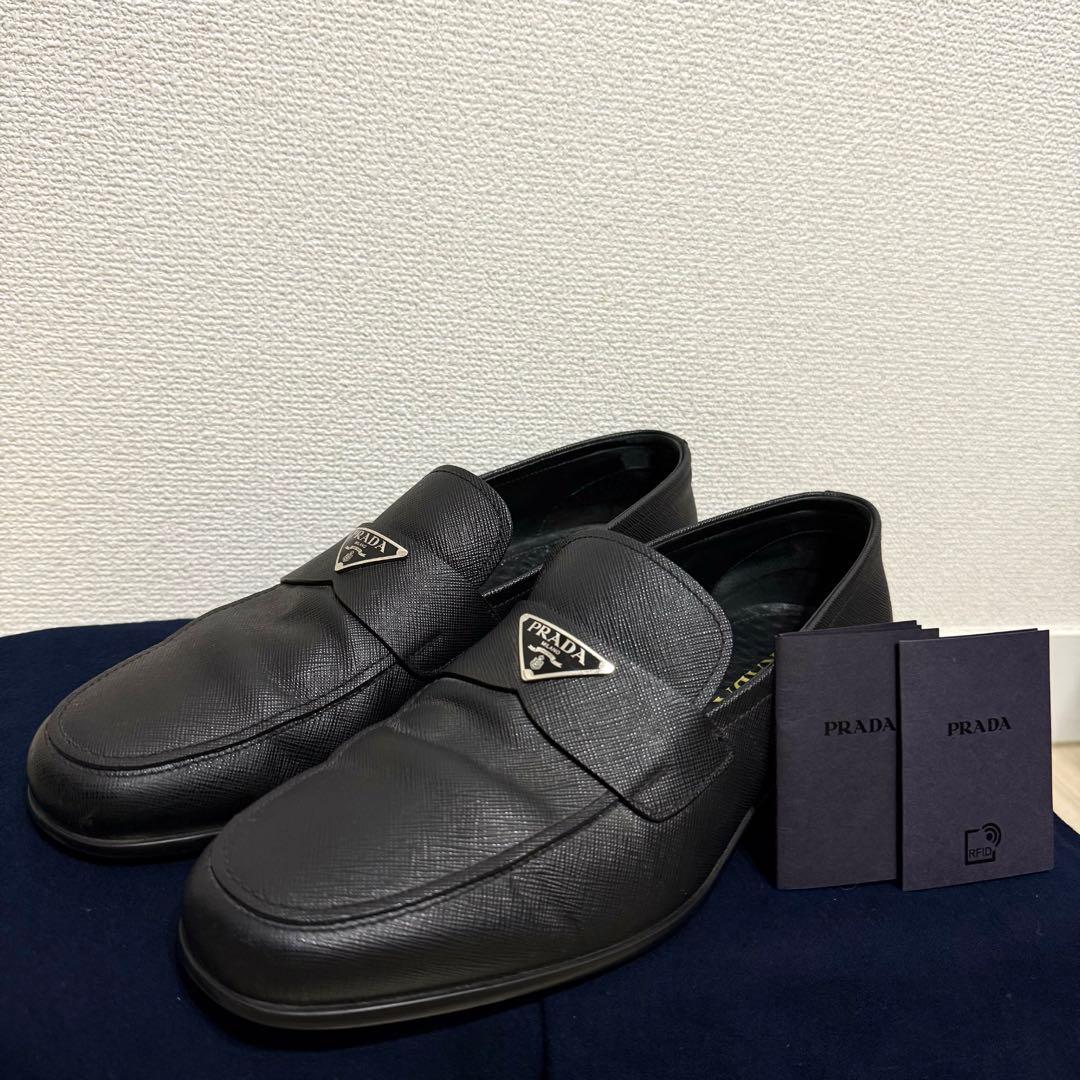 prada ローファー サフィアーノレザー トライアングル 黒 ビジネスシューズ