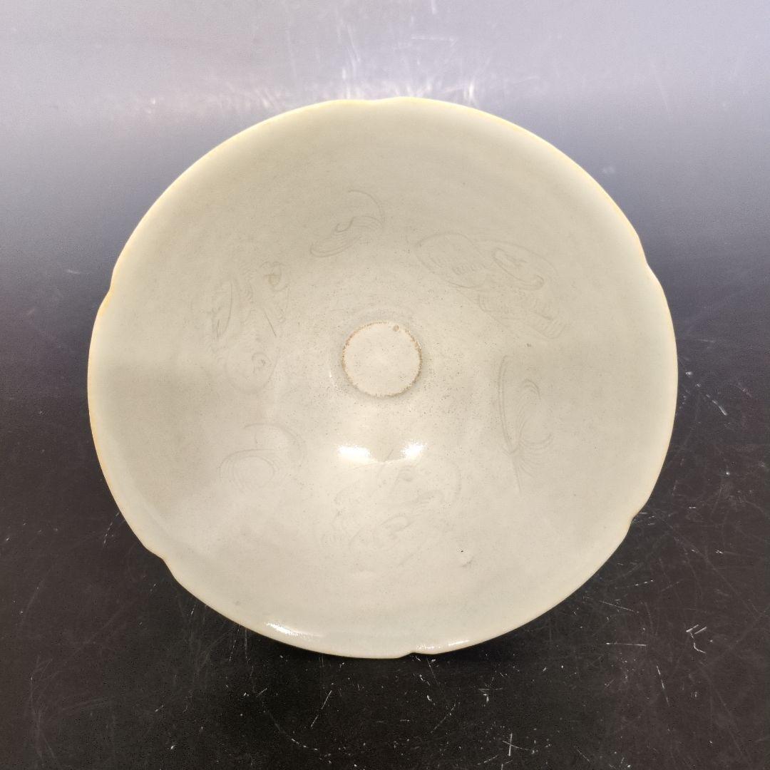 定窯白磁刻文輪碗