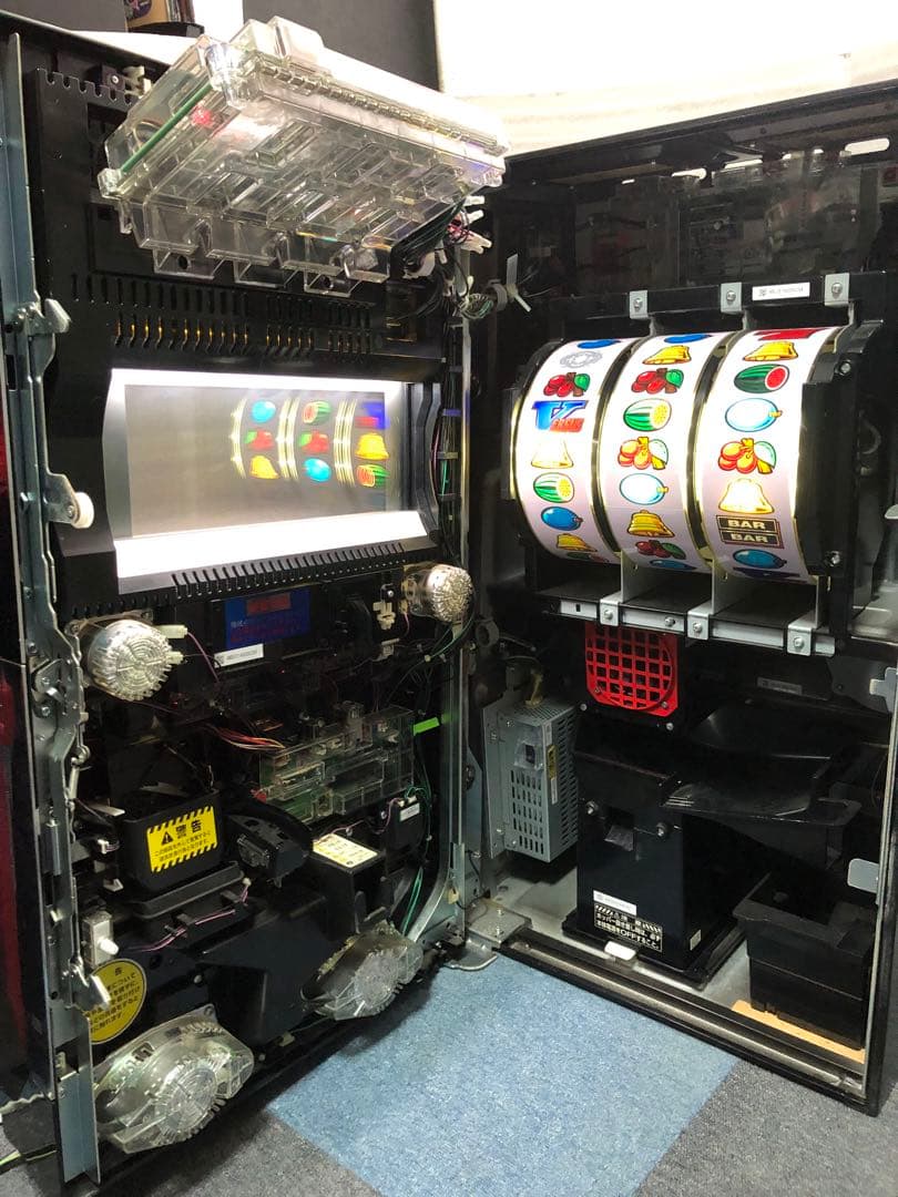 y*i様 ⚠︎説明文必読⚠︎ パチスロ　バーサスSE　実機+鍵等付属品(送料込)