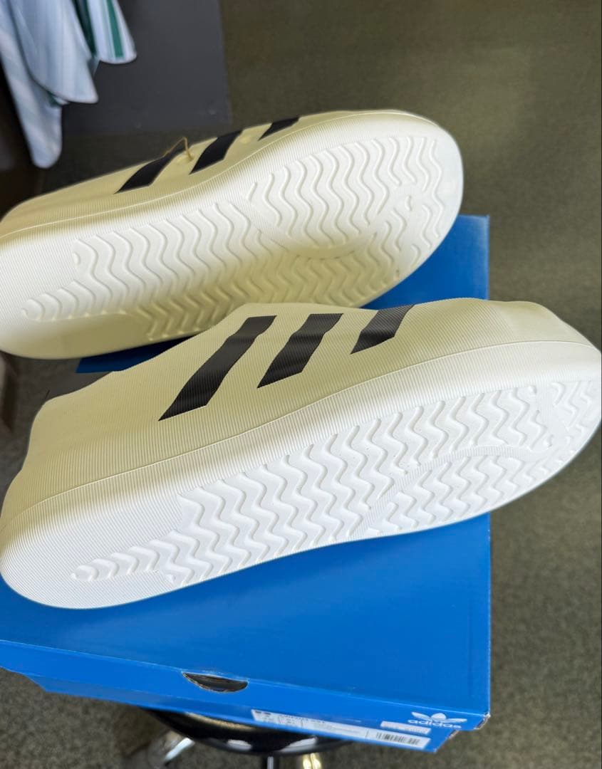 値下げしました　アディダス　adiFOM SST アディフォーム　27.0cm