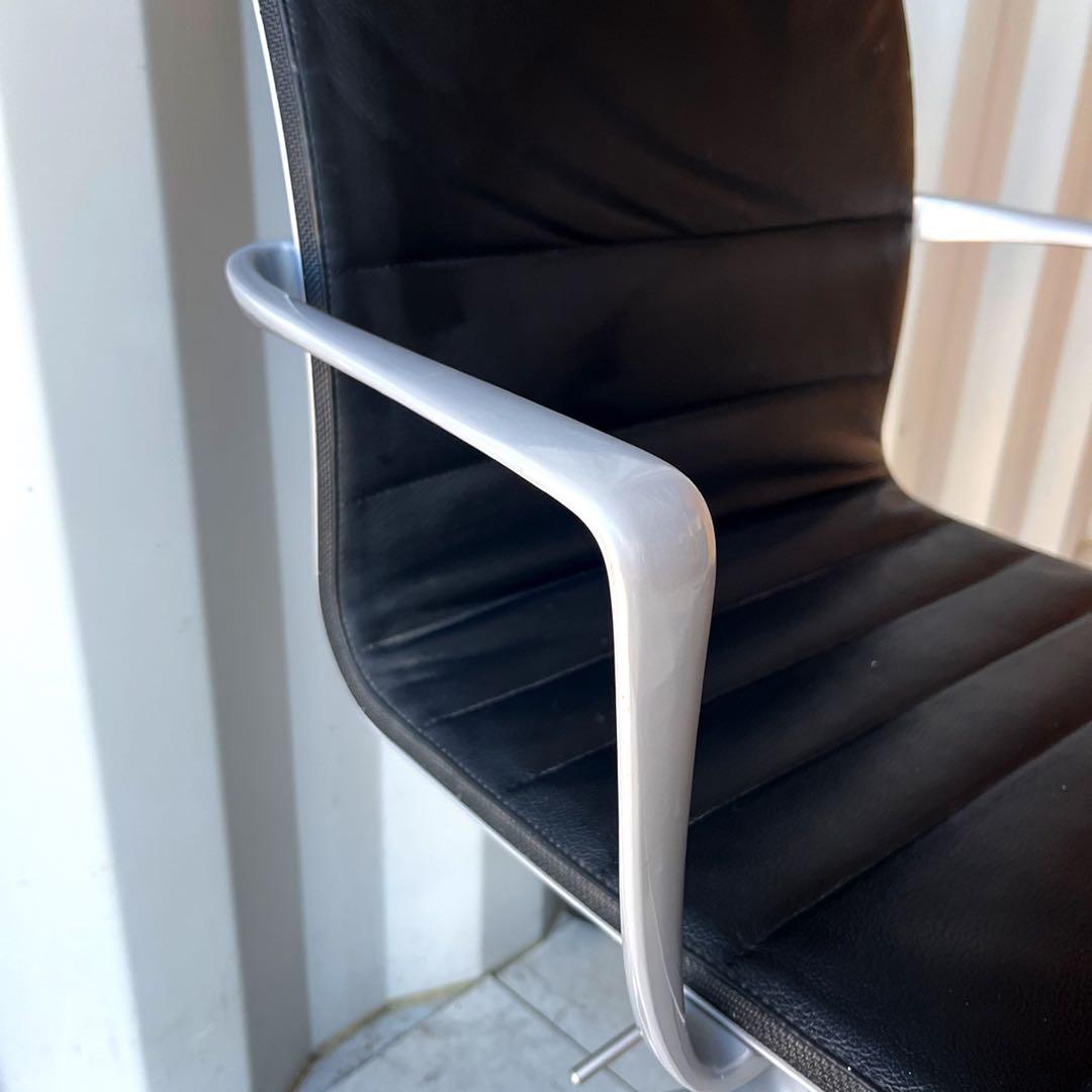 取付無料！カッシーナイクスシー アリアス ローリングフレーム本革オフィスチェア