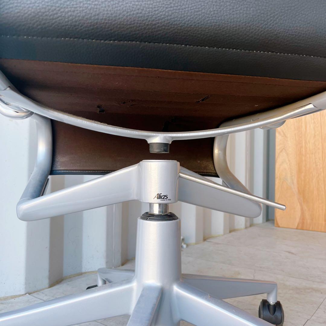 取付無料！カッシーナイクスシー アリアス ローリングフレーム本革オフィスチェア