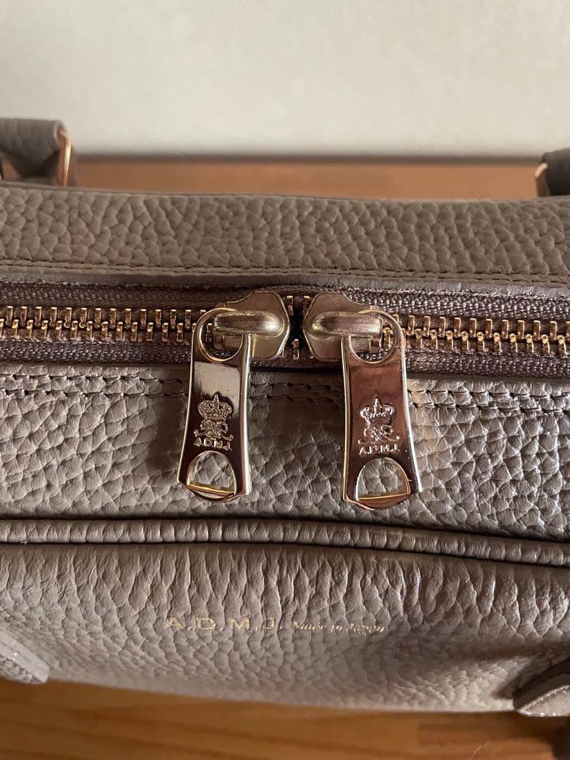 ADMJ トートバッグ レザー トープ系 グレージュ ゴールド金具 美品