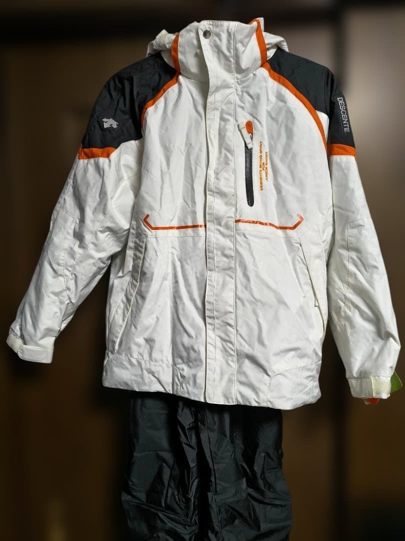 新品DESCENTE ジュニアスキーウェア 調整可145cm→165cm