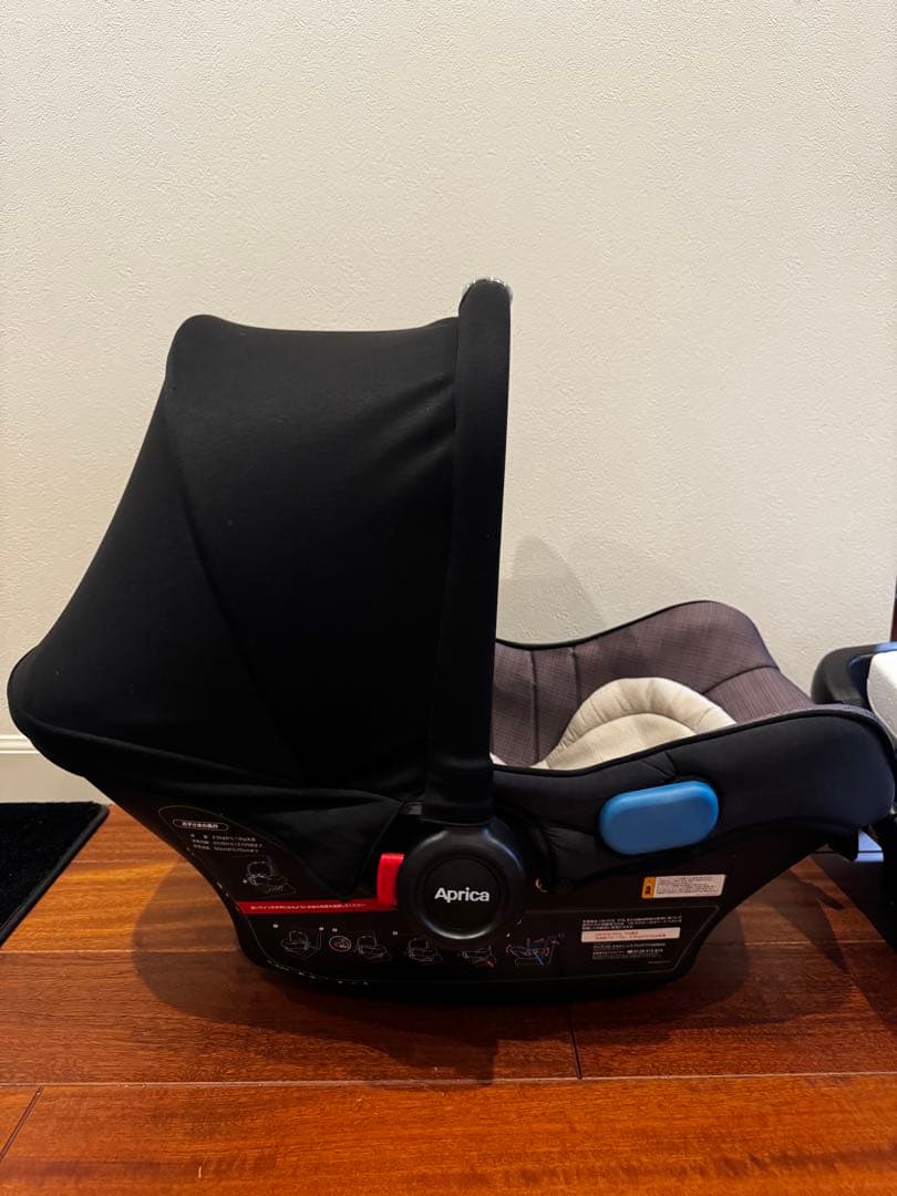 美品 アップリカスムーヴTS インファントカーシート&ベース　ベビーシート