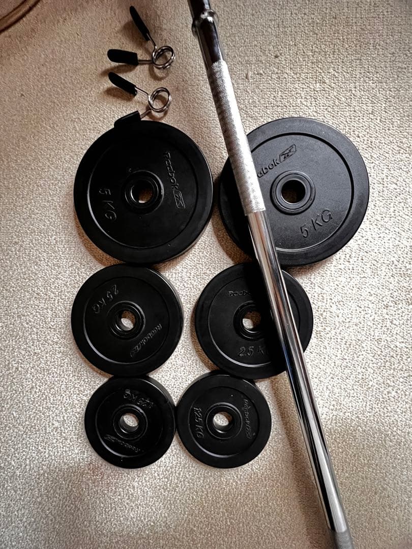 Reebok製 バーベルセット （筋トレ用） 5k/2.5/1.25/バー1本