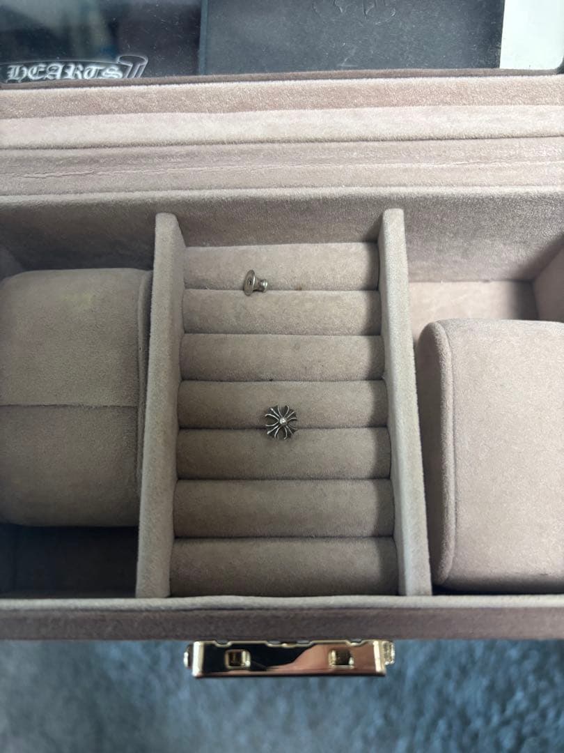 Chrome Hearts CHプラススタッドピアス