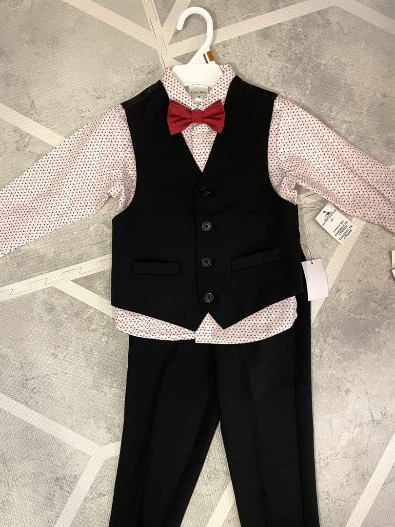 カルバンクライン　フォーマルスーツ 男の子用95-100センチ ブラック系セット