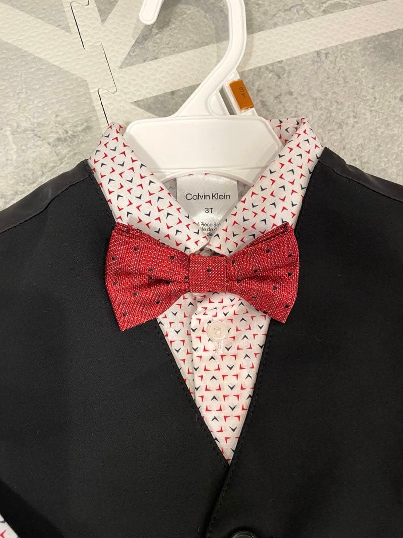 カルバンクライン　フォーマルスーツ 男の子用95-100センチ ブラック系セット