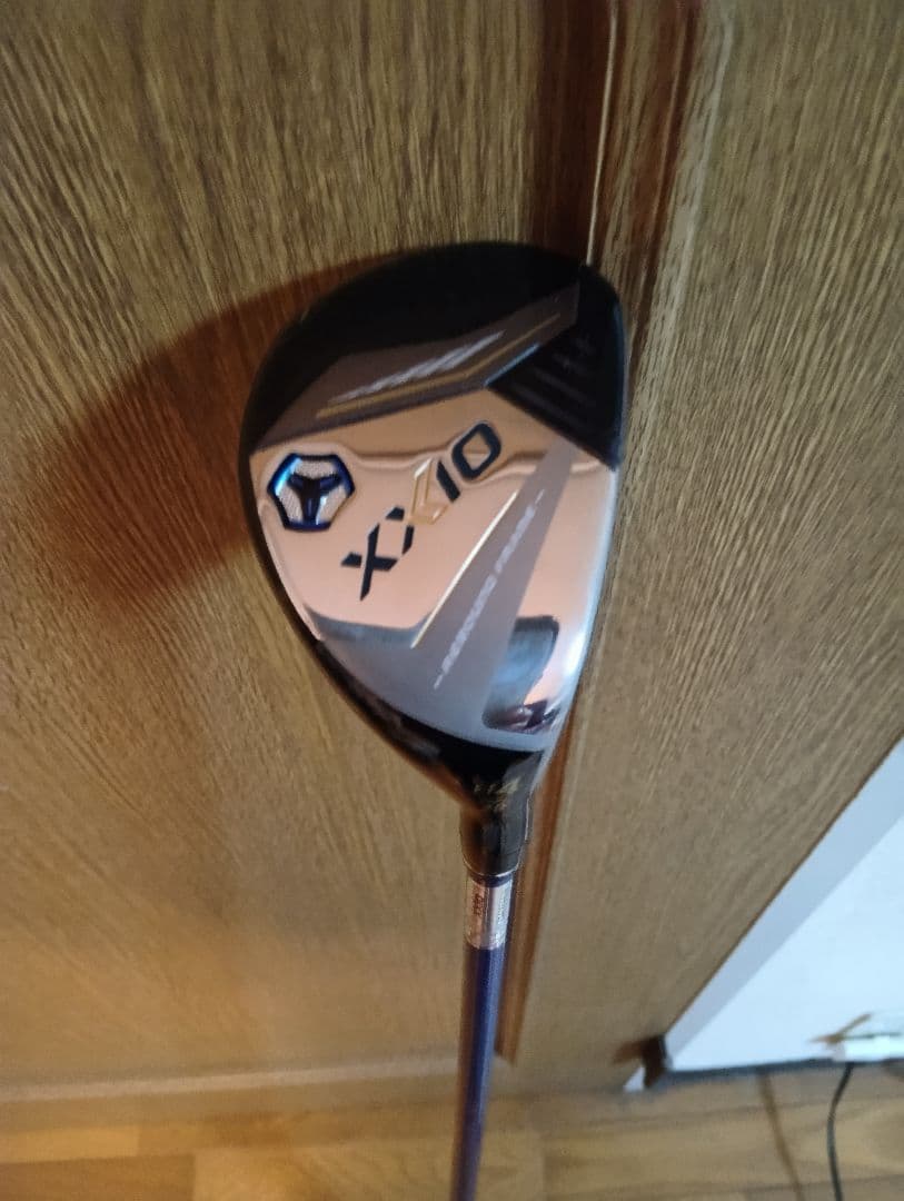 値下げしました。 XXIO 13.SR、H４新品同様ですハイブリッドUの4番