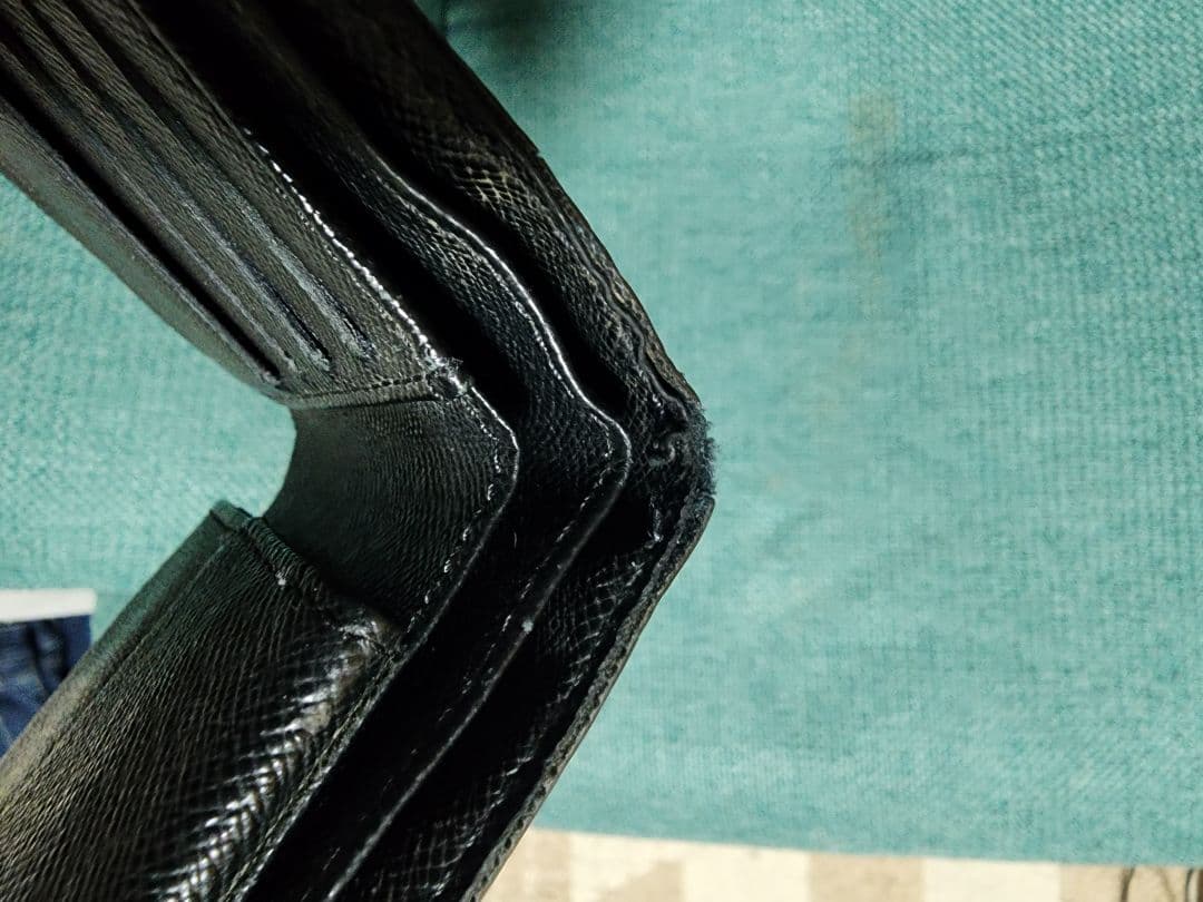 ルイヴィトン 二つ折り財布