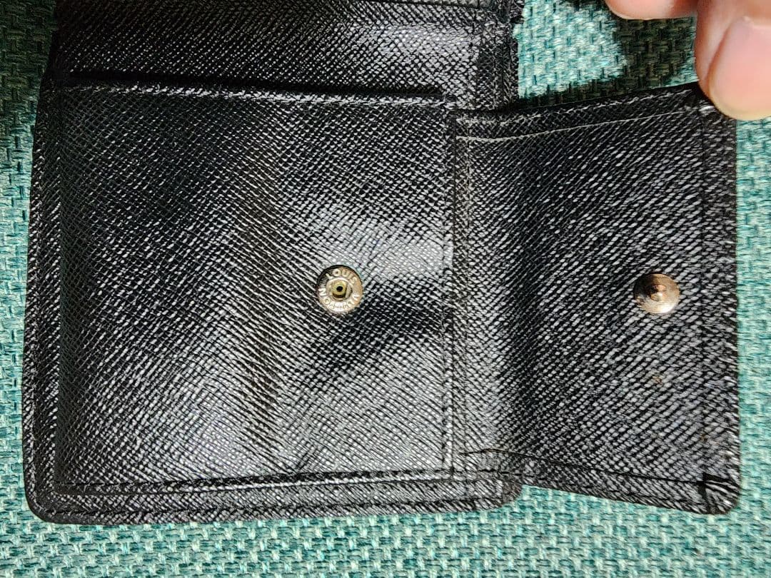 ルイヴィトン 二つ折り財布