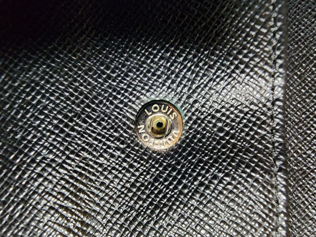 ルイヴィトン 二つ折り財布