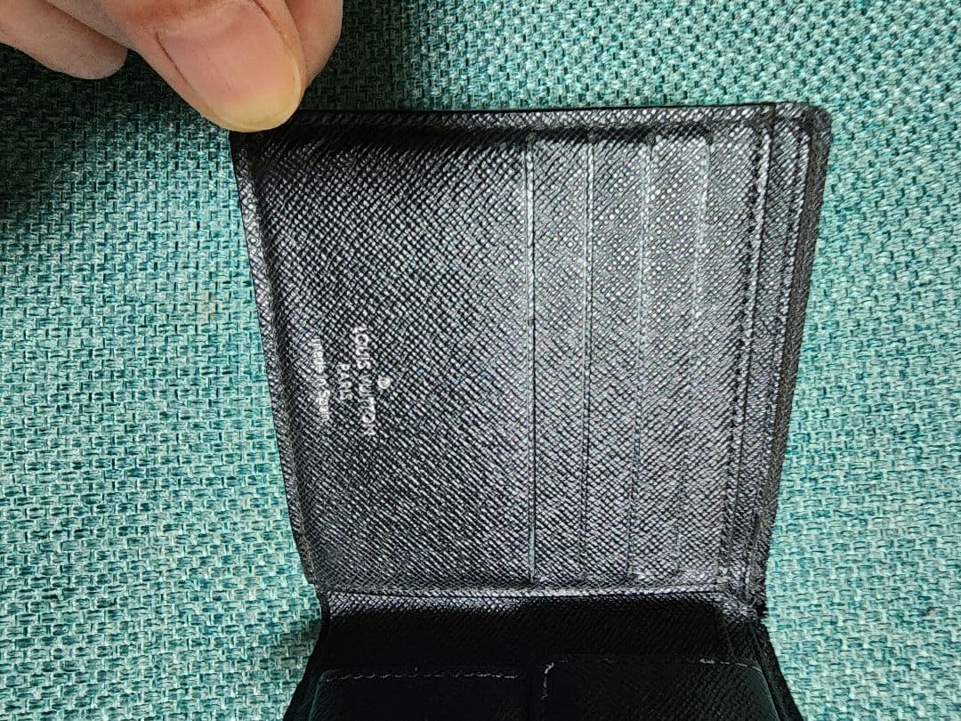 ルイヴィトン 二つ折り財布