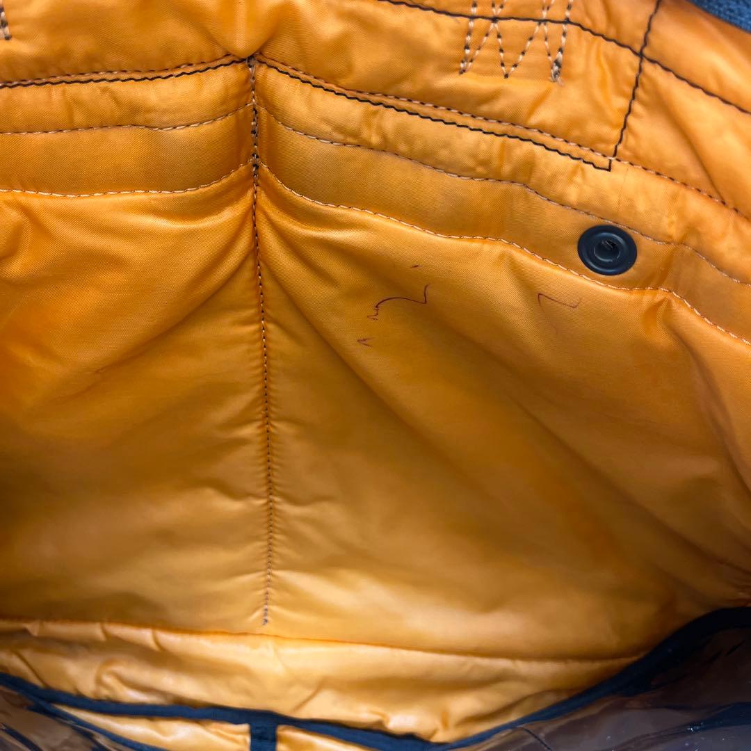 吉田カバン　ポーターの「ショートヘルメットバッグ」　ブラック（裏地オレンジ）