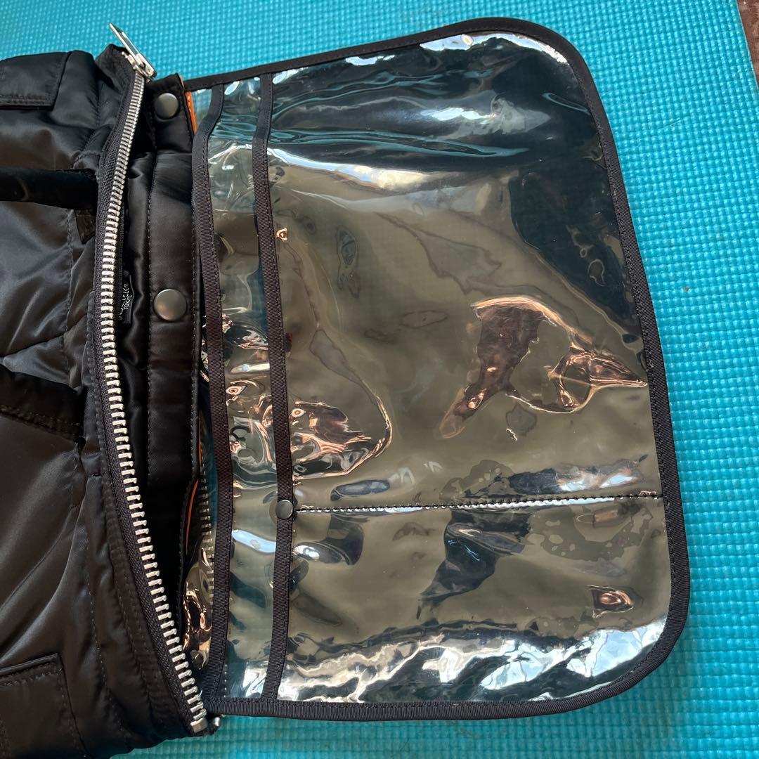 吉田カバン　ポーターの「ショートヘルメットバッグ」　ブラック（裏地オレンジ）