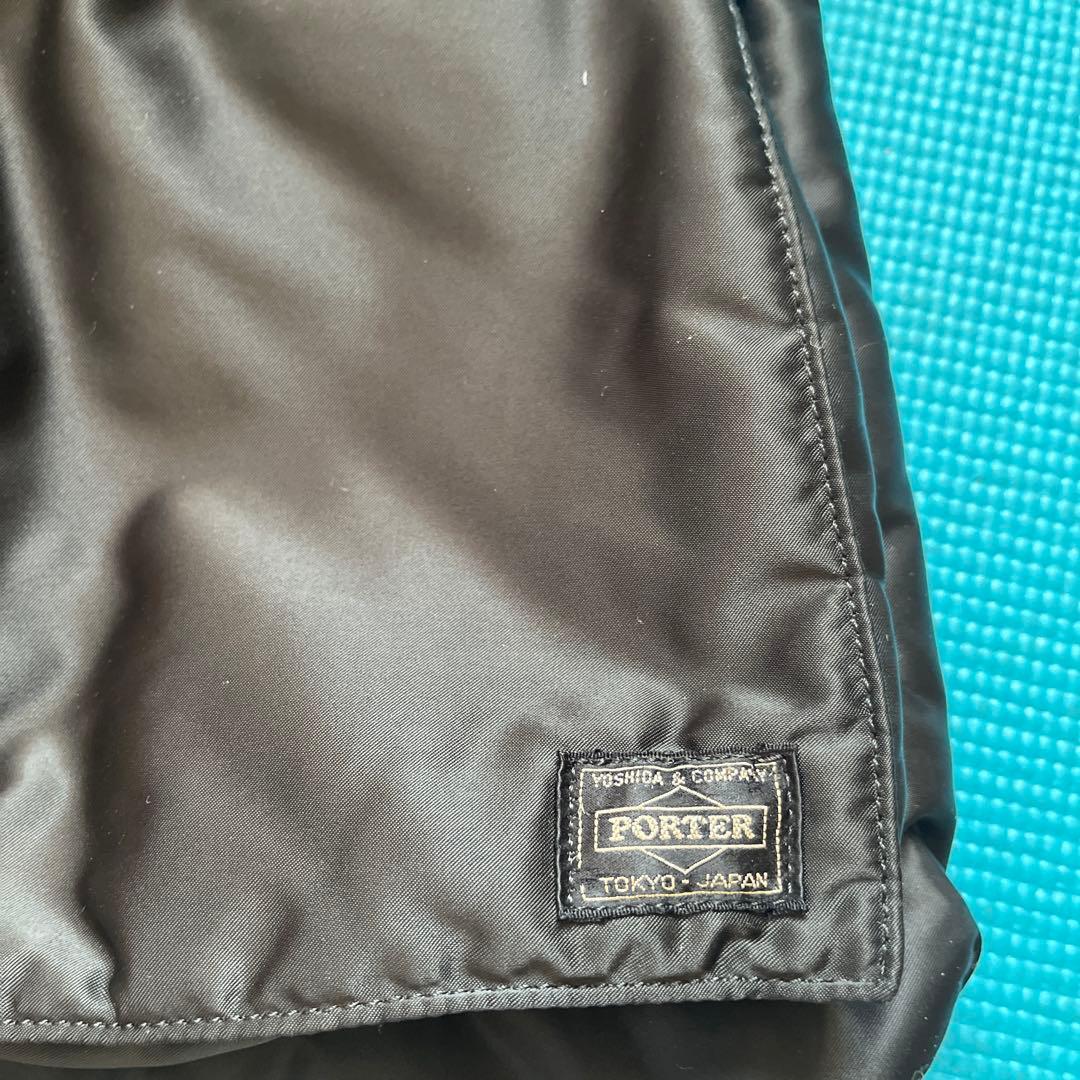 吉田カバン　ポーターの「ショートヘルメットバッグ」　ブラック（裏地オレンジ）