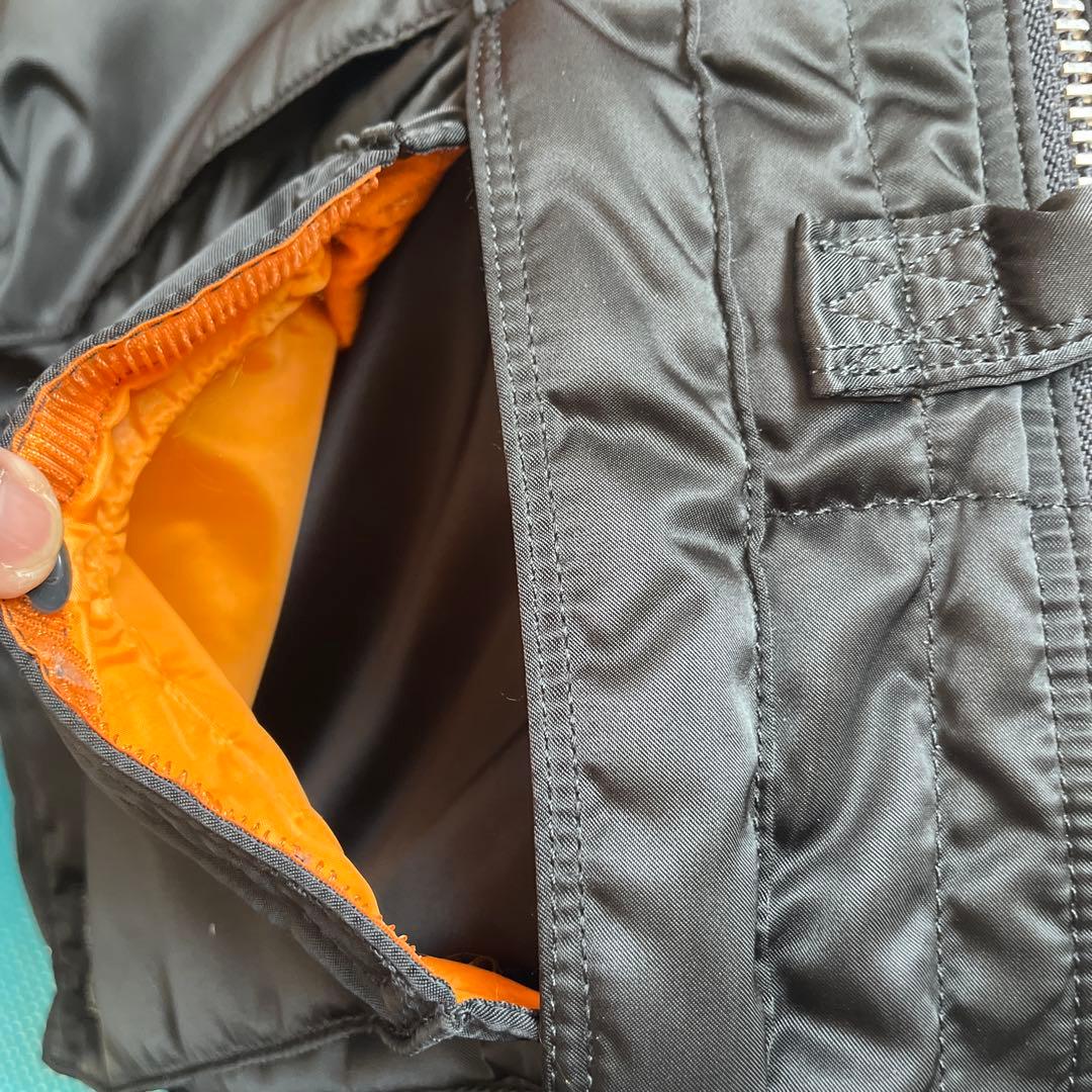 吉田カバン　ポーターの「ショートヘルメットバッグ」　ブラック（裏地オレンジ）