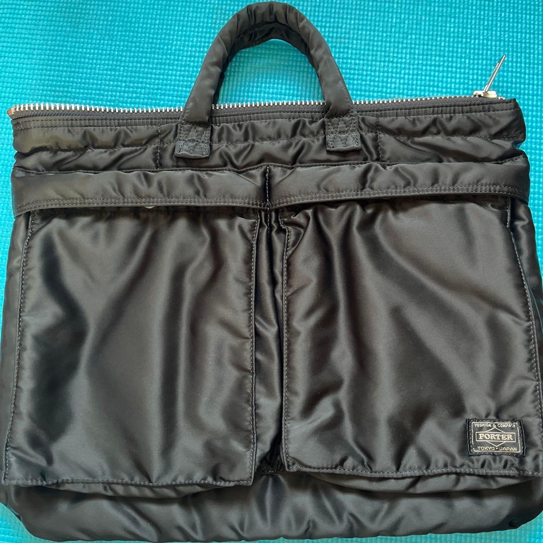 吉田カバン　ポーターの「ショートヘルメットバッグ」　ブラック（裏地オレンジ）