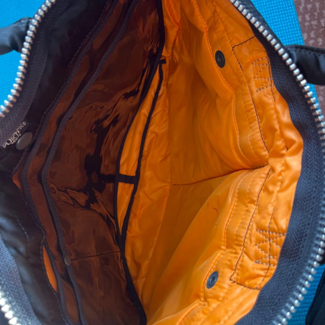 吉田カバン　ポーターの「ショートヘルメットバッグ」　ブラック（裏地オレンジ）