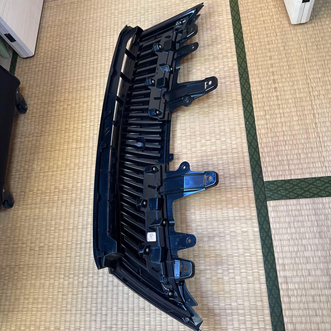 トヨタ　60ハリアー 純正フロントグリル