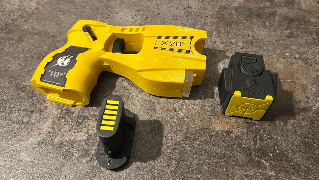 X26 テーザーガン　レプリカ（LE装備　マーシャル装備　LAPD SWAT）