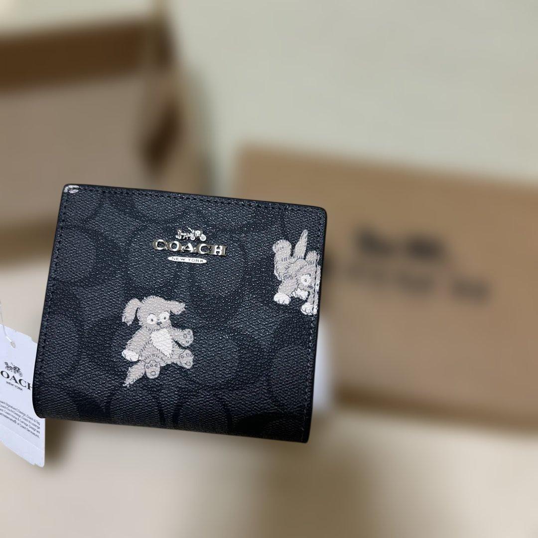 コーチ　ハッピードック　二つ折り　財布　 新品未使用　シグネクチャー