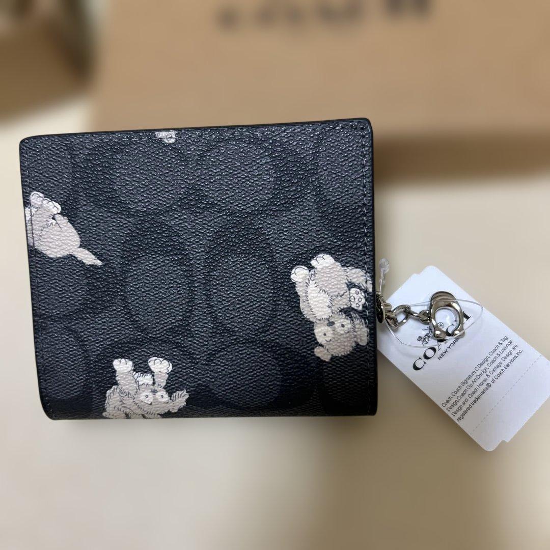 コーチ　ハッピードック　二つ折り　財布　 新品未使用　シグネクチャー