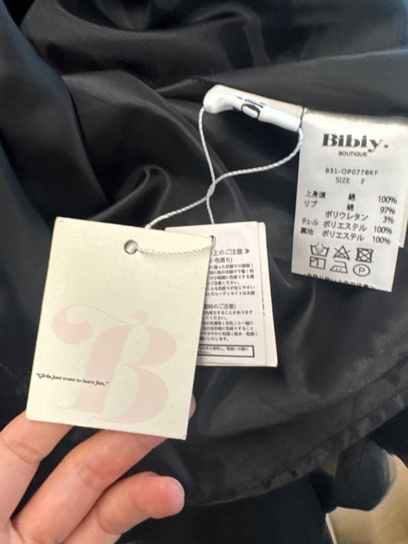 Bibiy. ブラック ラッフルワンピース