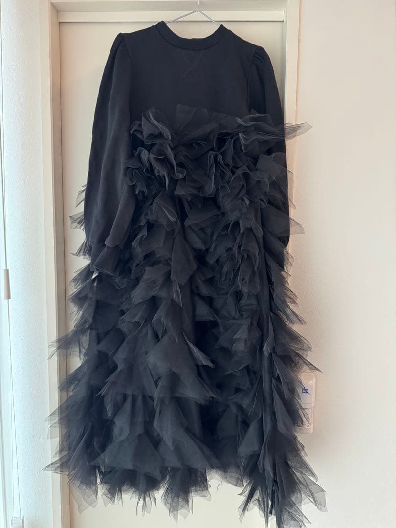 Bibiy. ブラック ラッフルワンピース