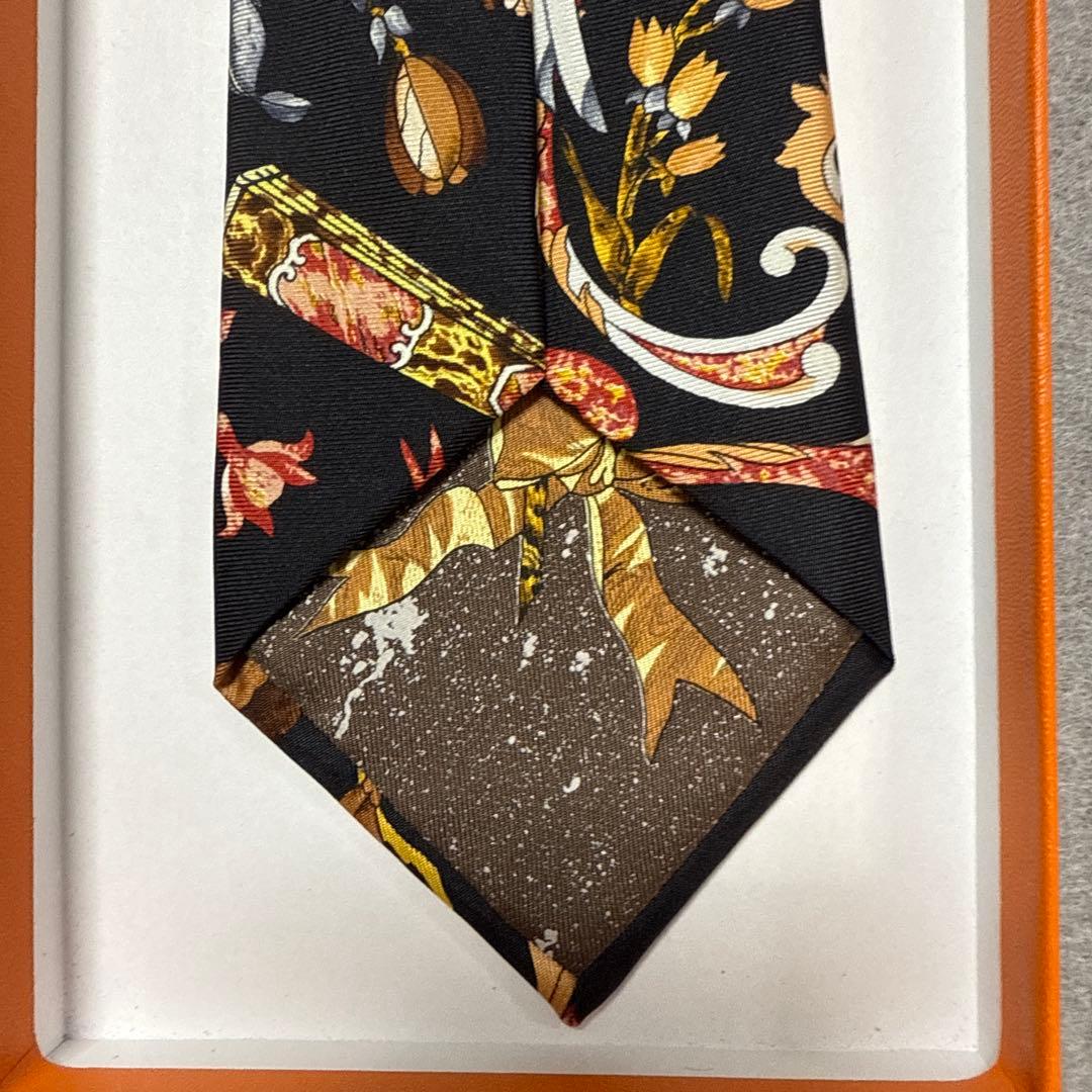 美品　エルメス　ネクタイ　黒ピンク　花柄　総柄　シルク