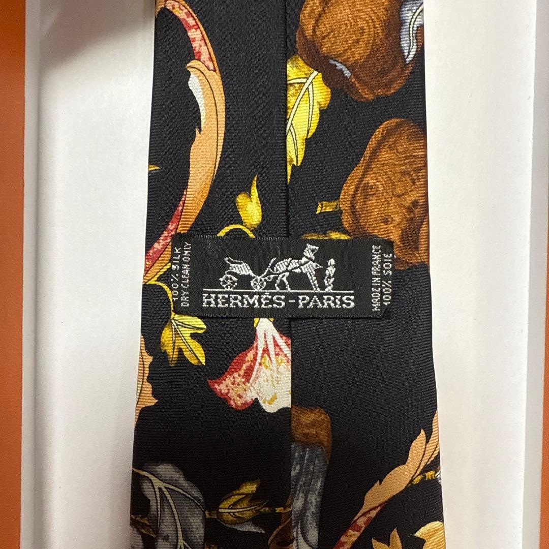 美品　エルメス　ネクタイ　黒ピンク　花柄　総柄　シルク