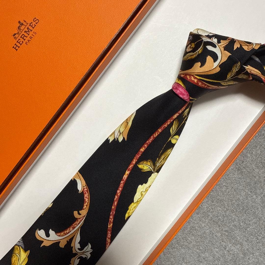 美品　エルメス　ネクタイ　黒ピンク　花柄　総柄　シルク