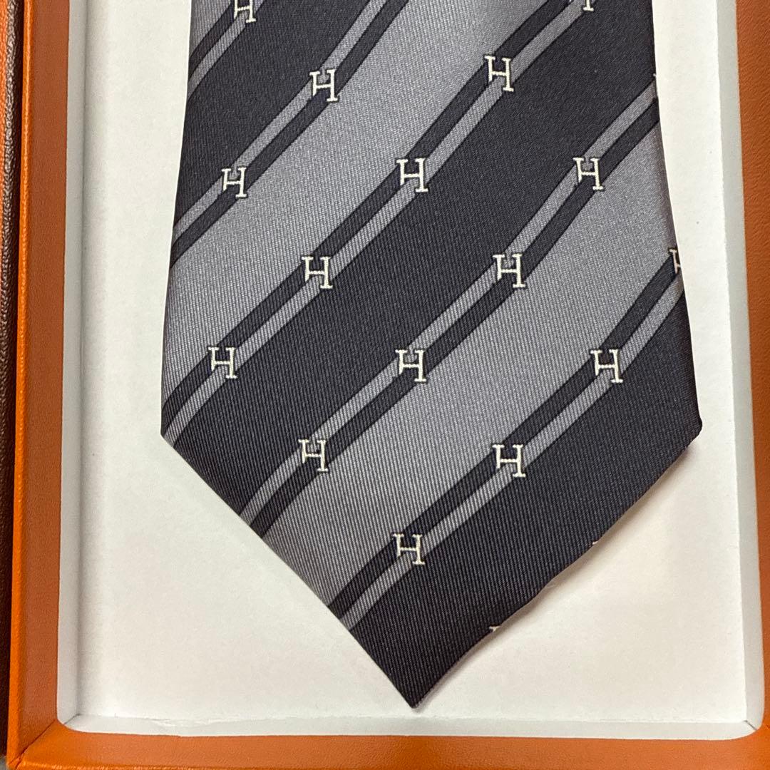 美品　エルメス　ネクタイ　グレー　H柄 ストライプ