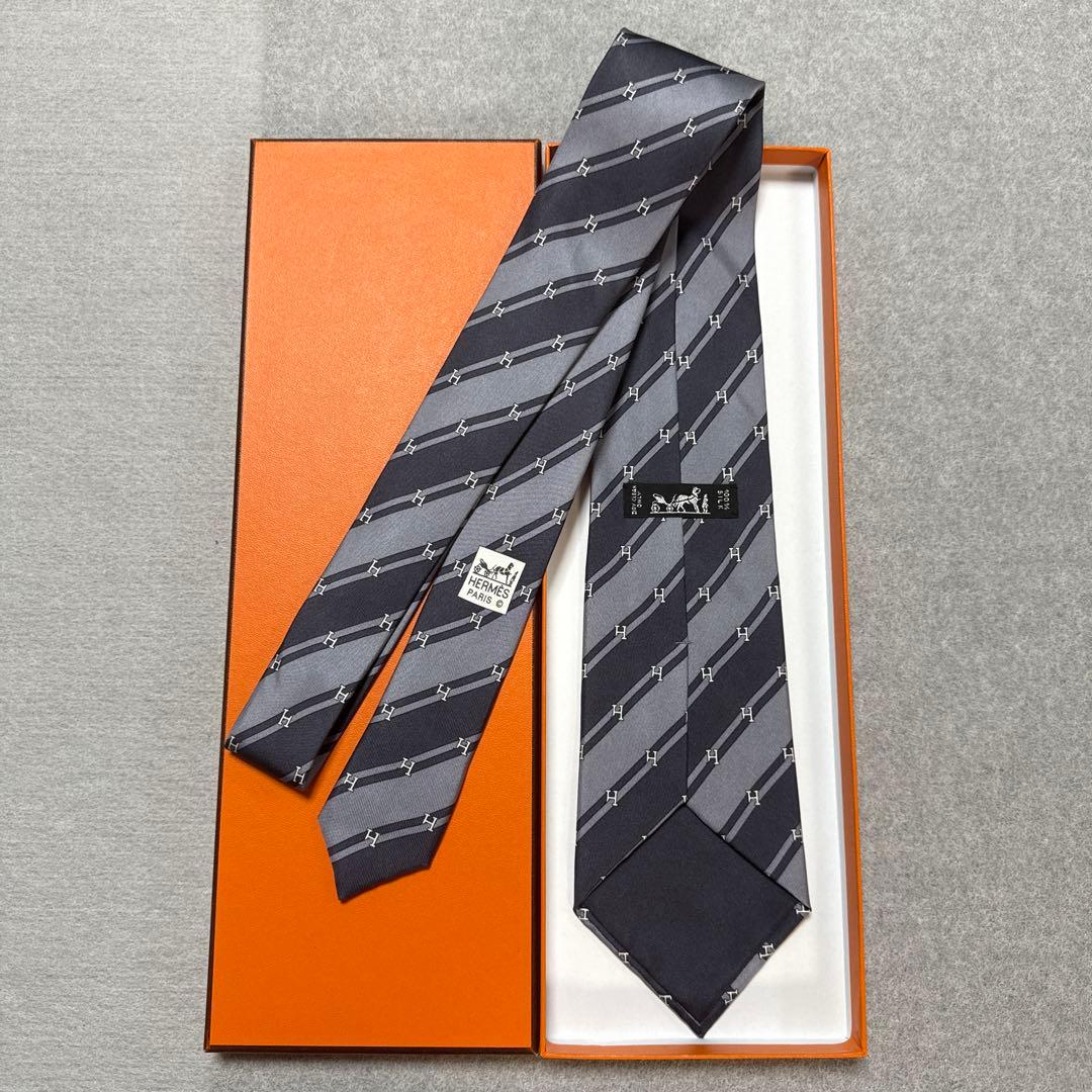 美品　エルメス　ネクタイ　グレー　H柄 ストライプ