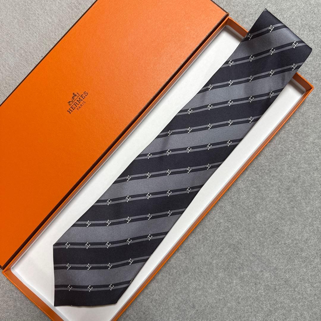 美品　エルメス　ネクタイ　グレー　H柄 ストライプ