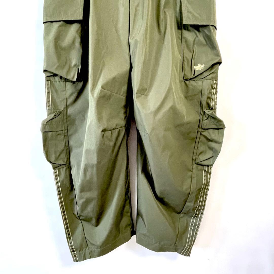 新品タグ付き✨adidas アディダス　カーゴパンツ M オリーブ 刺繍ロゴ