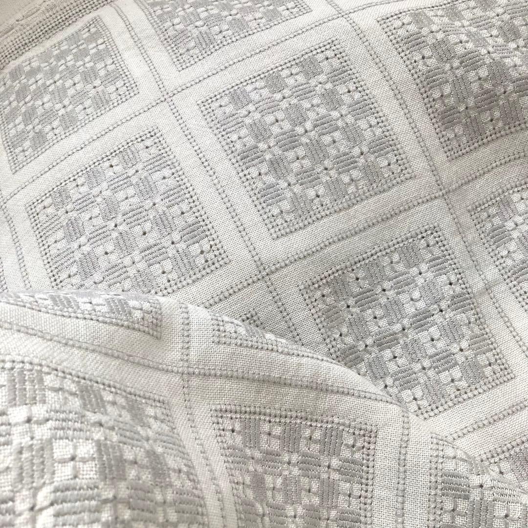 B北欧ヴィンテージ丁寧なニードルワークが施されたリネンのテーブルクロス（グレー）