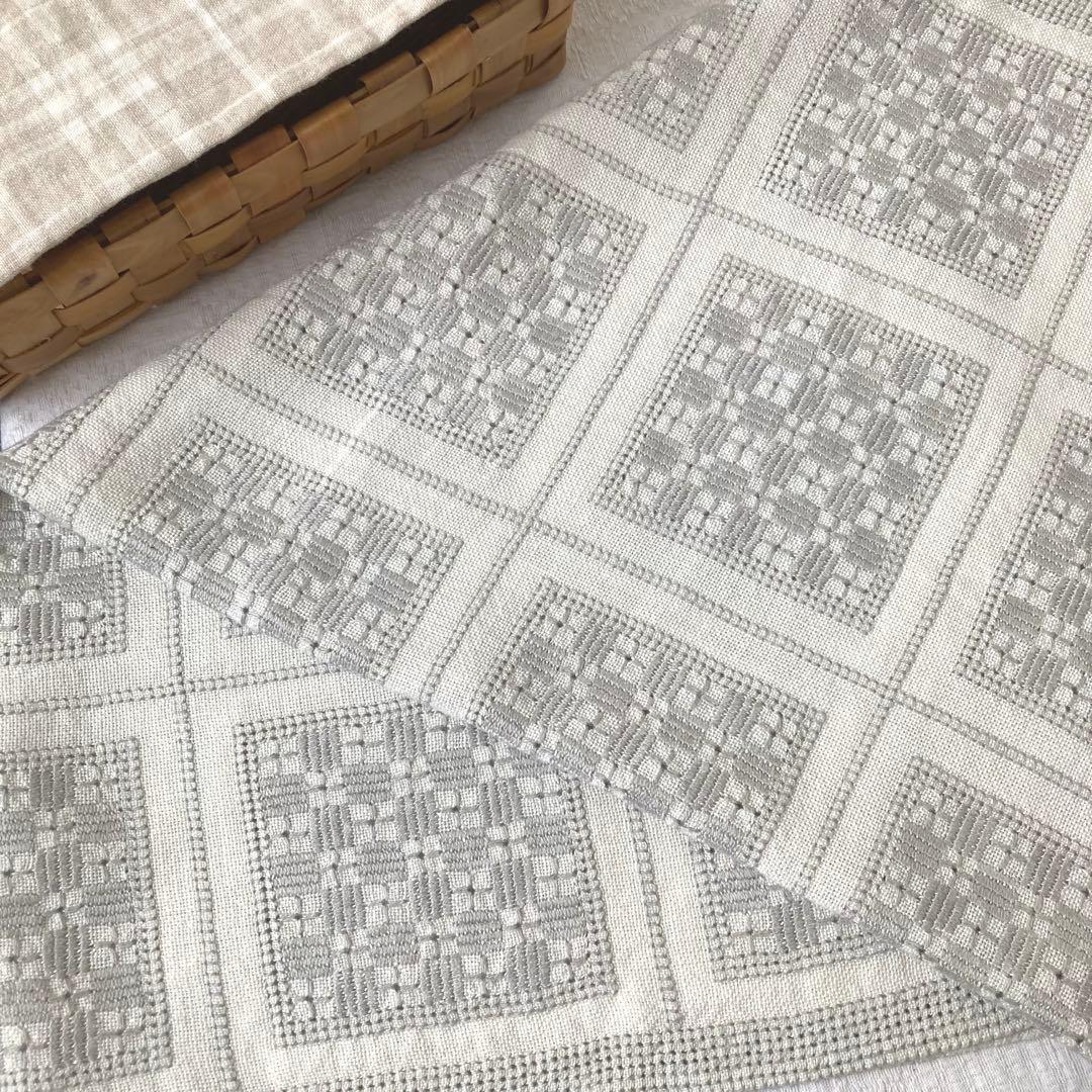 B北欧ヴィンテージ丁寧なニードルワークが施されたリネンのテーブルクロス（グレー）