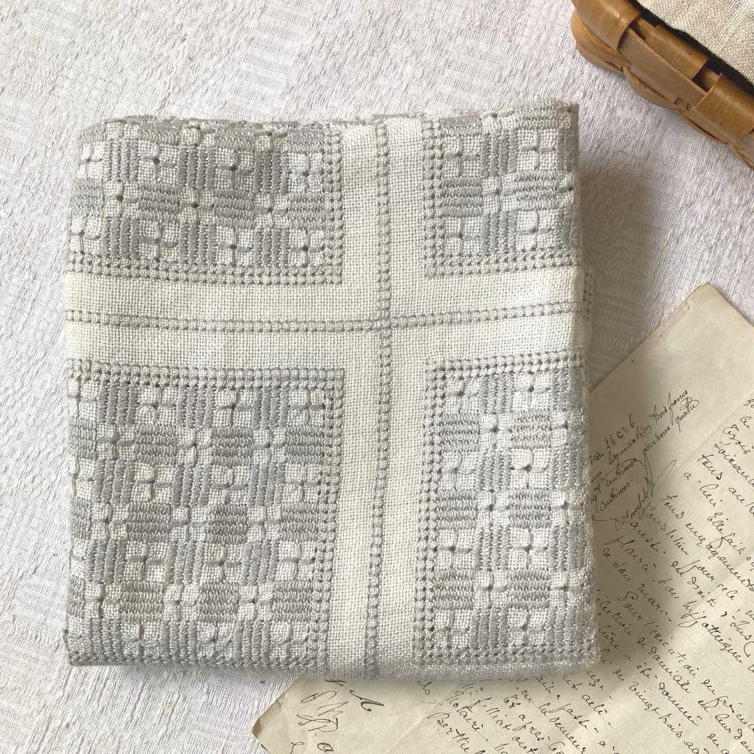 B北欧ヴィンテージ丁寧なニードルワークが施されたリネンのテーブルクロス（グレー）