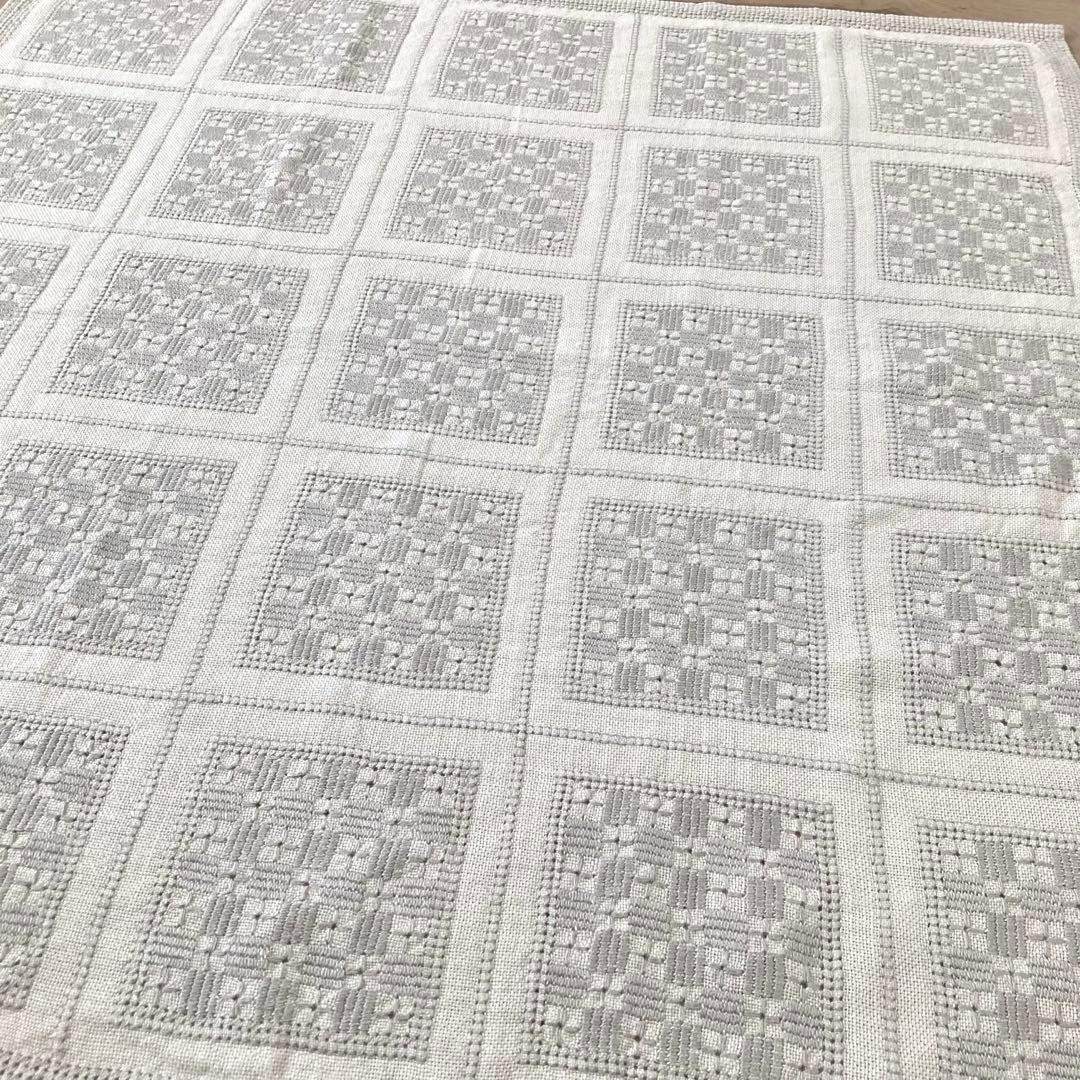 B北欧ヴィンテージ丁寧なニードルワークが施されたリネンのテーブルクロス（グレー）