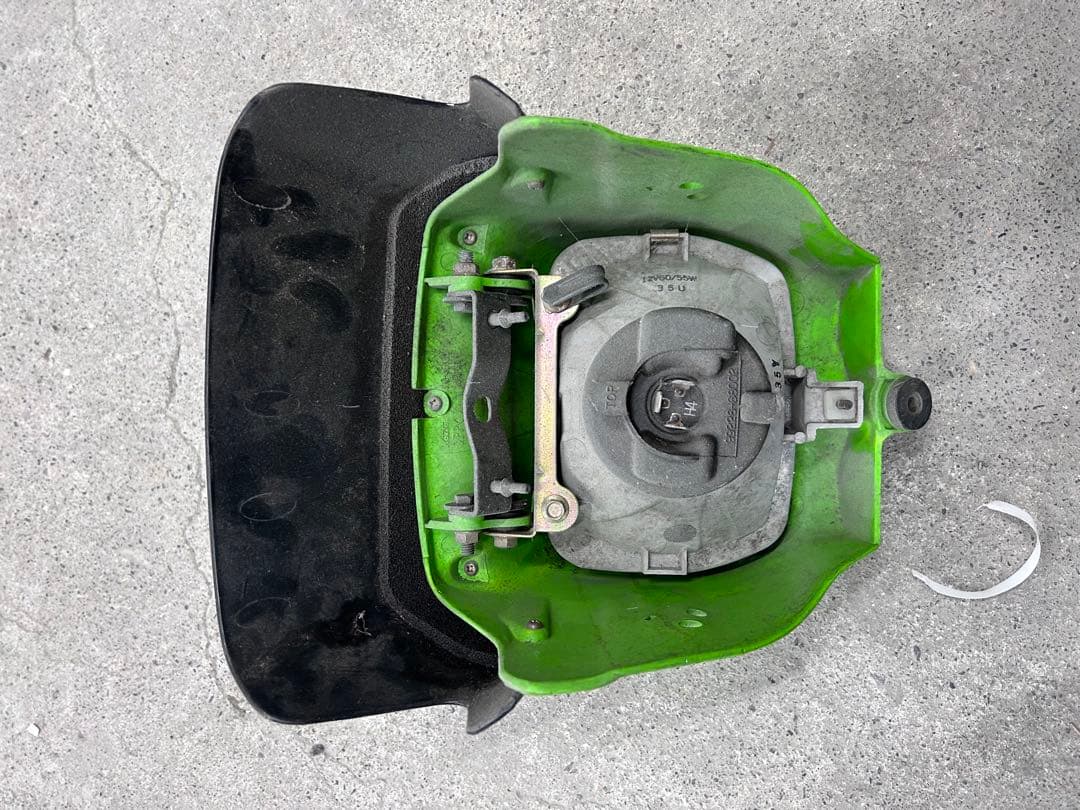 Kawasaki klx250 ヘッドライト 黒緑 良品 純正品 割れ欠けなし