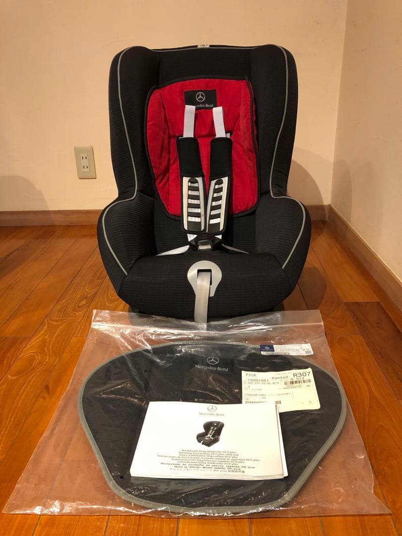 Mercedes-Benz チャイルドシート　デュオプラス レッド/ブラック