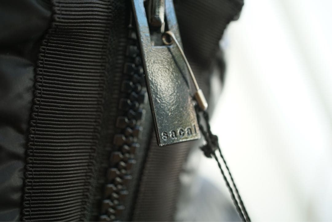 sacai ダウンベスト サカイ 定番 黒 ジップ ナイロン ジャケット