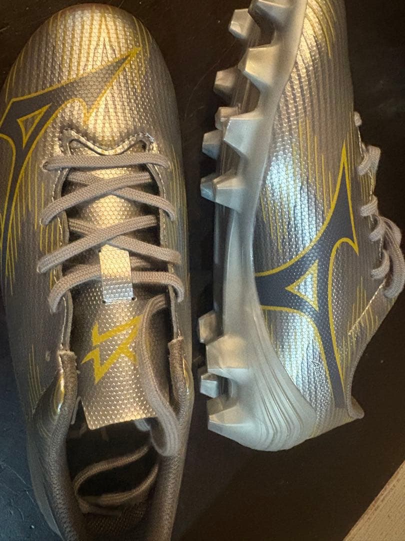 Mizuno Alpha サッカーシューズ シルバー　21.5cm