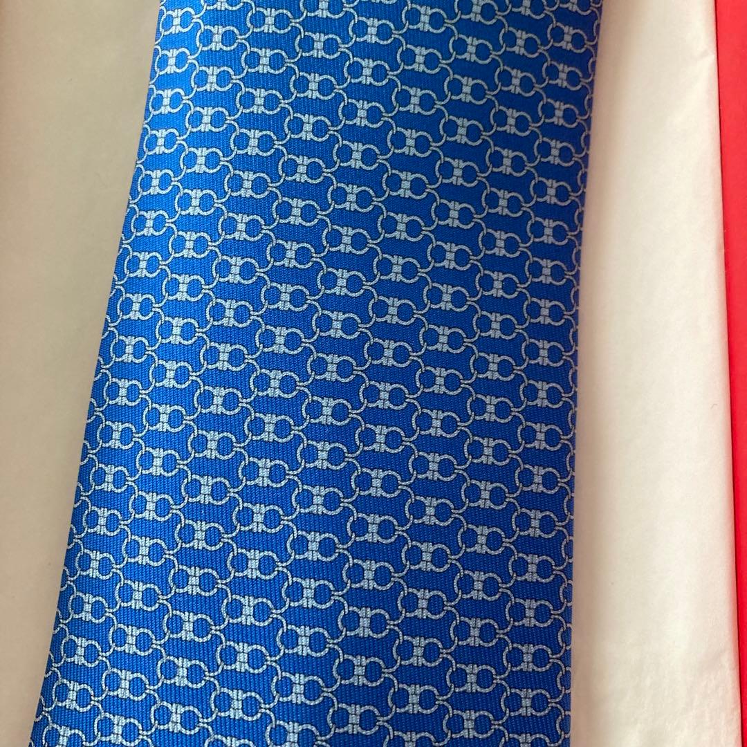 新品未使用　FERRAGAMO ネクタイ 箱付き