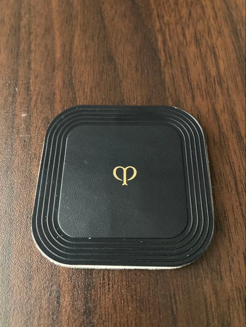 【Momo】クレ・ド・ポー ボーテ プードルコンパクトエサンシエルn