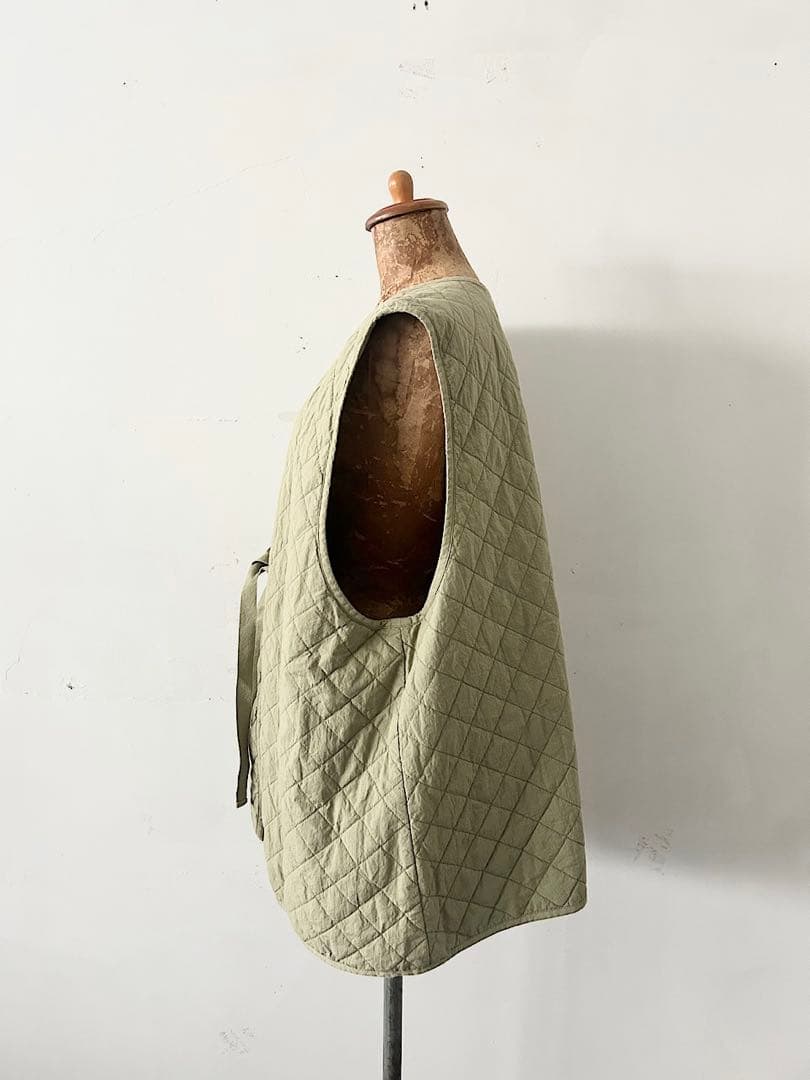 【美品】nestRobe　コットンラミーキルティングリバーシブルベスト