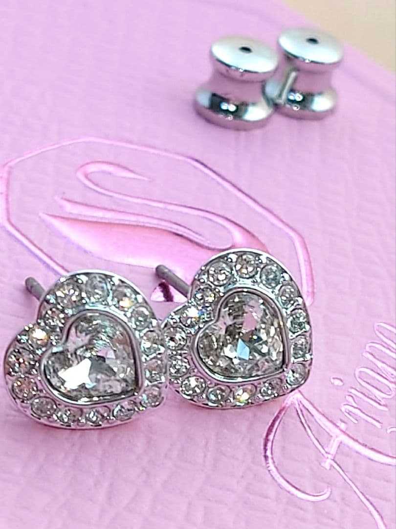 Ariana Grande x SWAROVSKI　ハートスタッドピアス